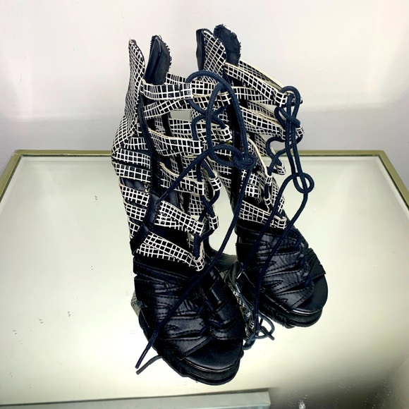 Heels - Picture 1 of 2